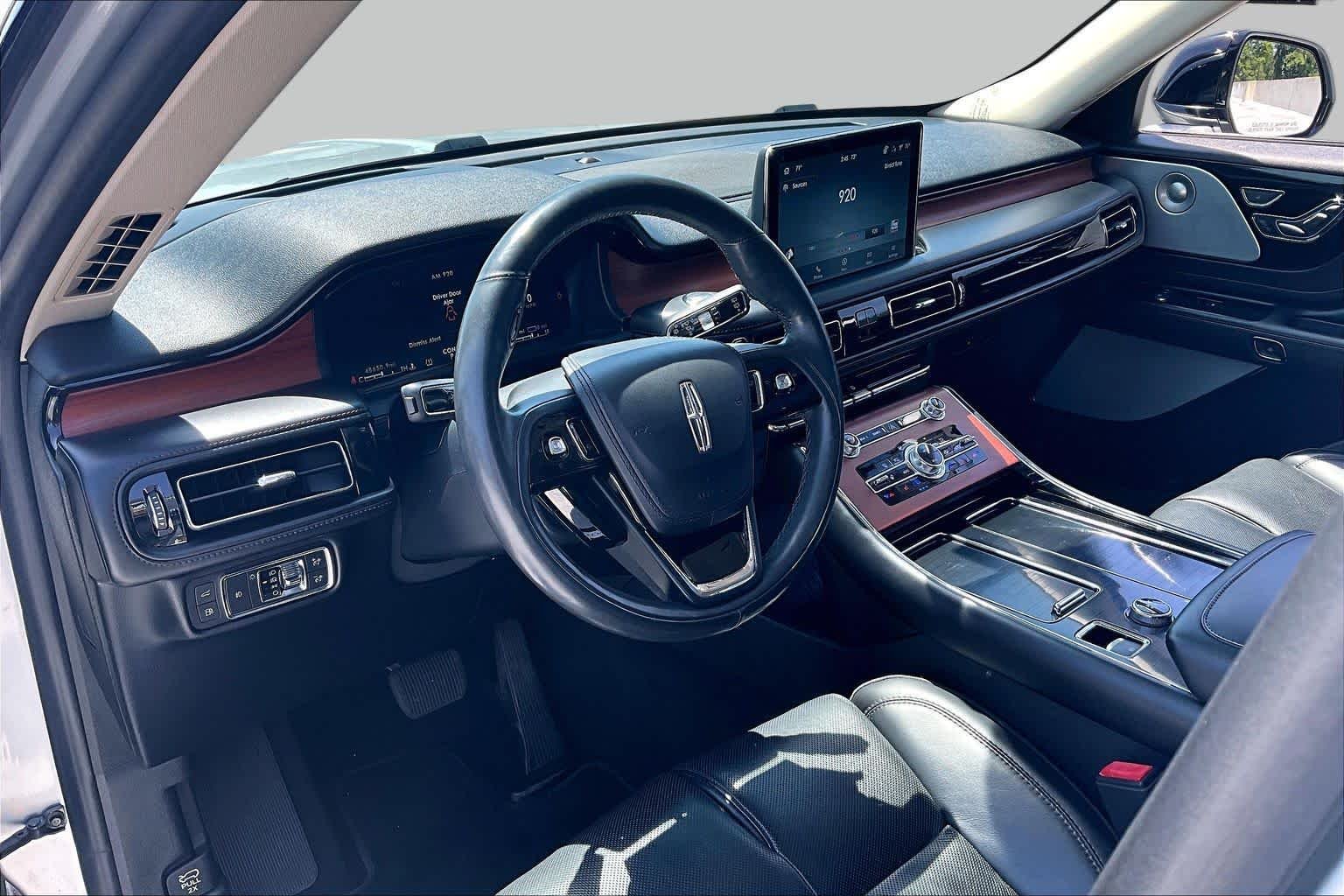 Used 2021 Silver Radiance Lincoln Grand Touring image 17