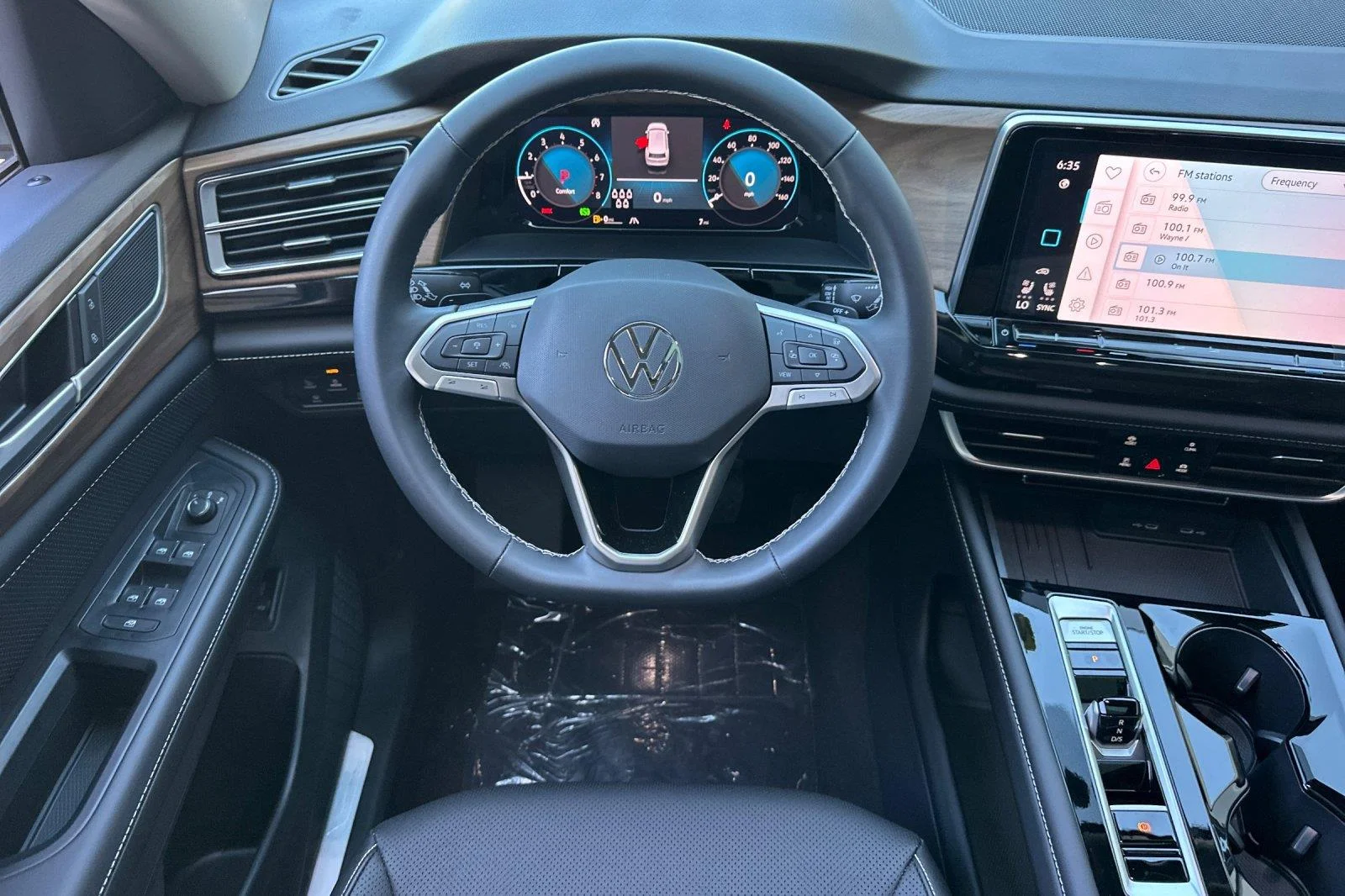 New 2026 Silver Mist Metallic Volkswagen 2.0T SE w/Technology image 14