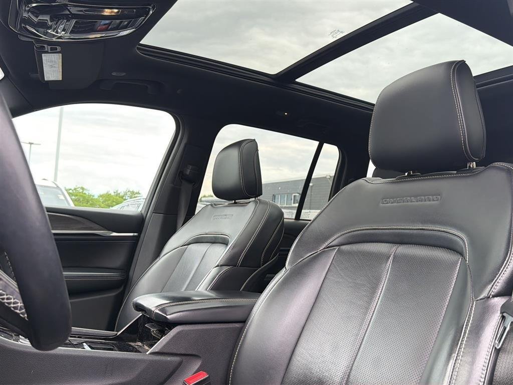 Used 2022 Diamond Black Crystal Pearlcoat Jeep Overland image 6