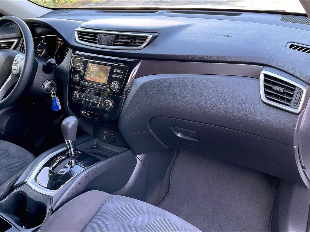 Used 2015 Glacier White Nissan S image 14