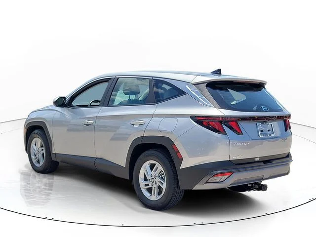 Used 2025 Silver Hyundai SE image 7