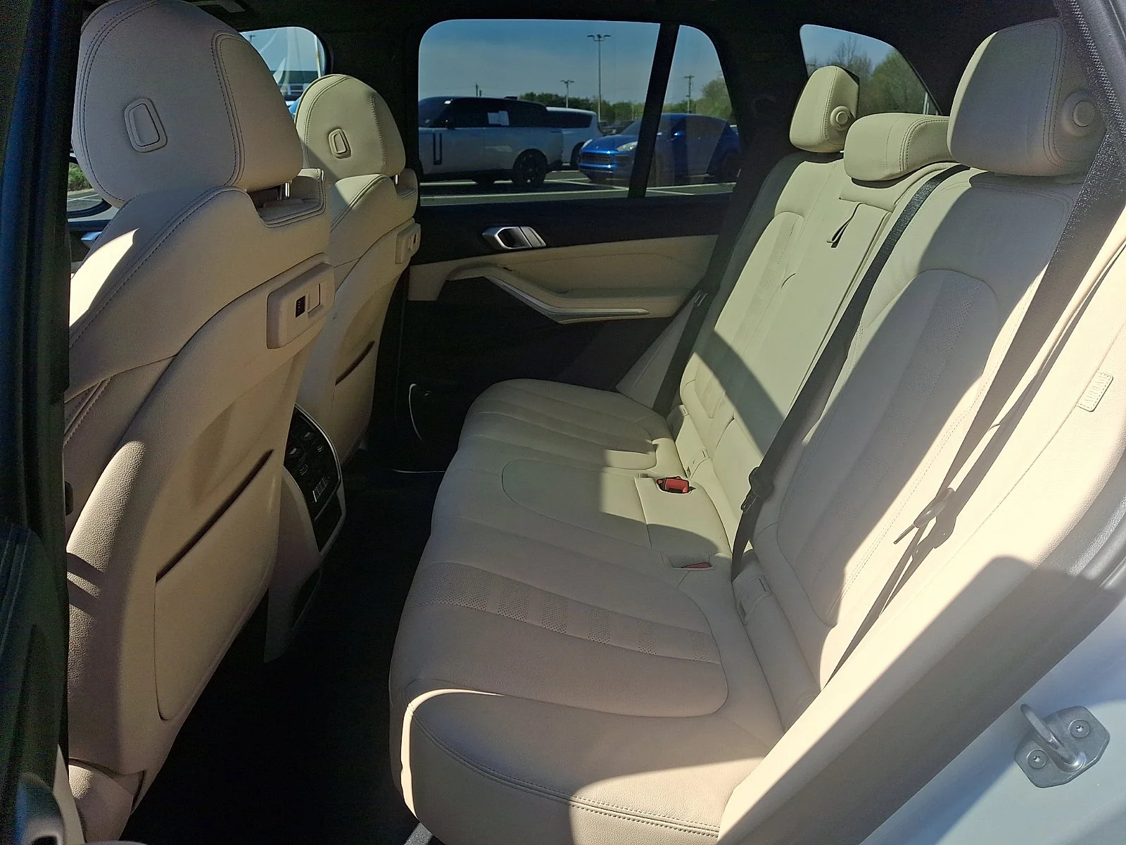 Used 2022 Alpine White BMW xDrive40i image 19