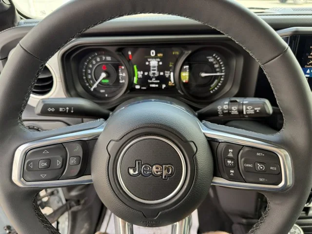 Used 2025 Anvil Clearcoat Jeep Backcountry image 15