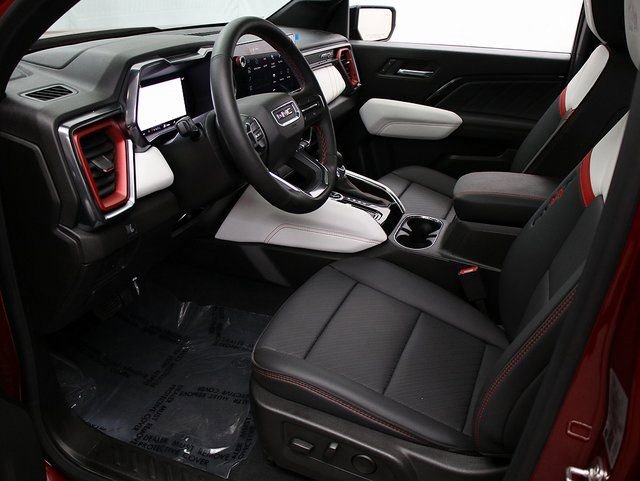 2025 GMC Canyon AT4 - Photo 12