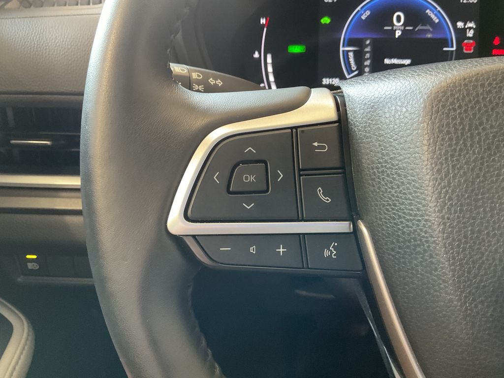 Used 2025 White Toyota XLE image 21