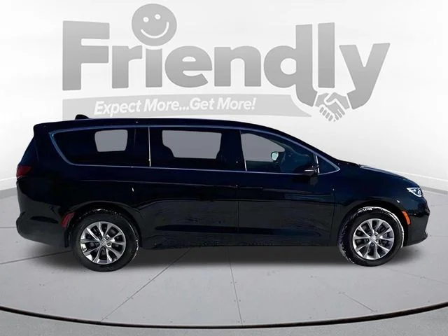 New 2026 Diamond Black Crystal Pearl-Coat Exterior Paint Chrysler Select image 4