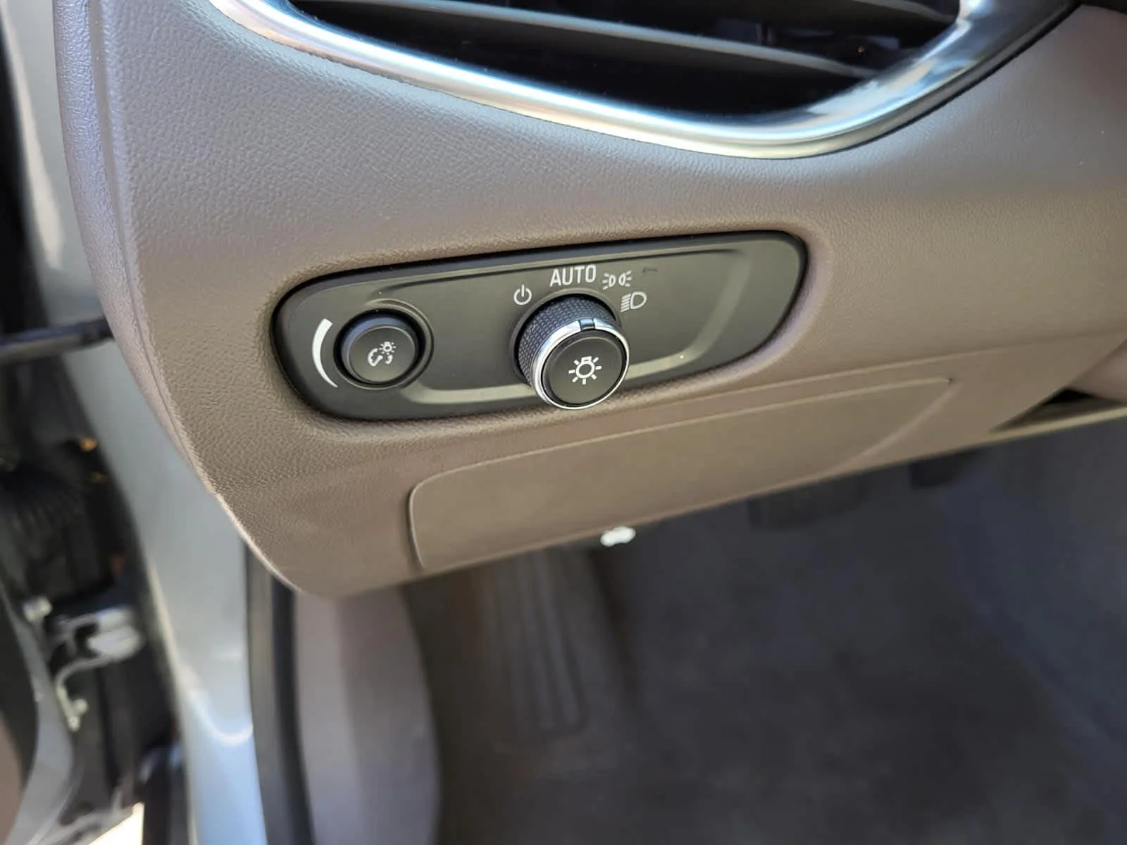 Used 2024 Sterling Gray Metallic Chevrolet LT image 17