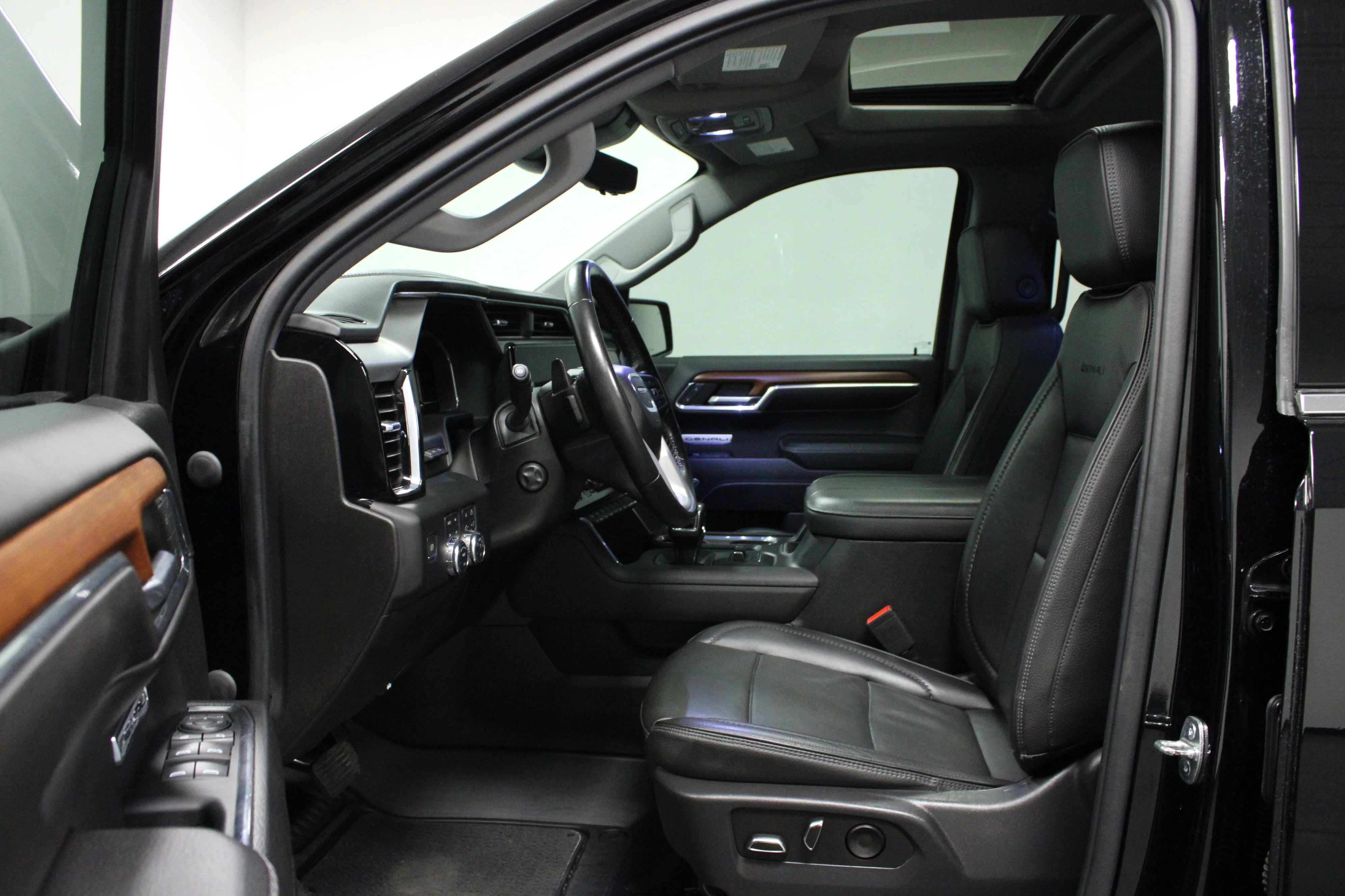 Used 2023 Onyx Black GMC Denali image 12