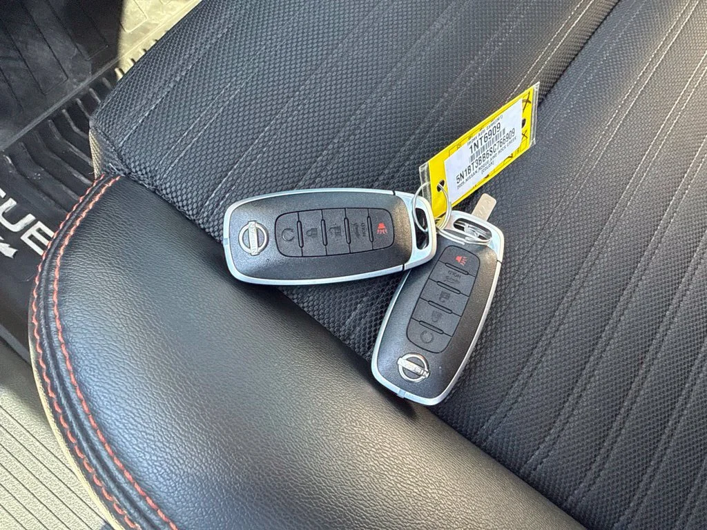 Used 2025 Gray Nissan Rock Creek image 31
