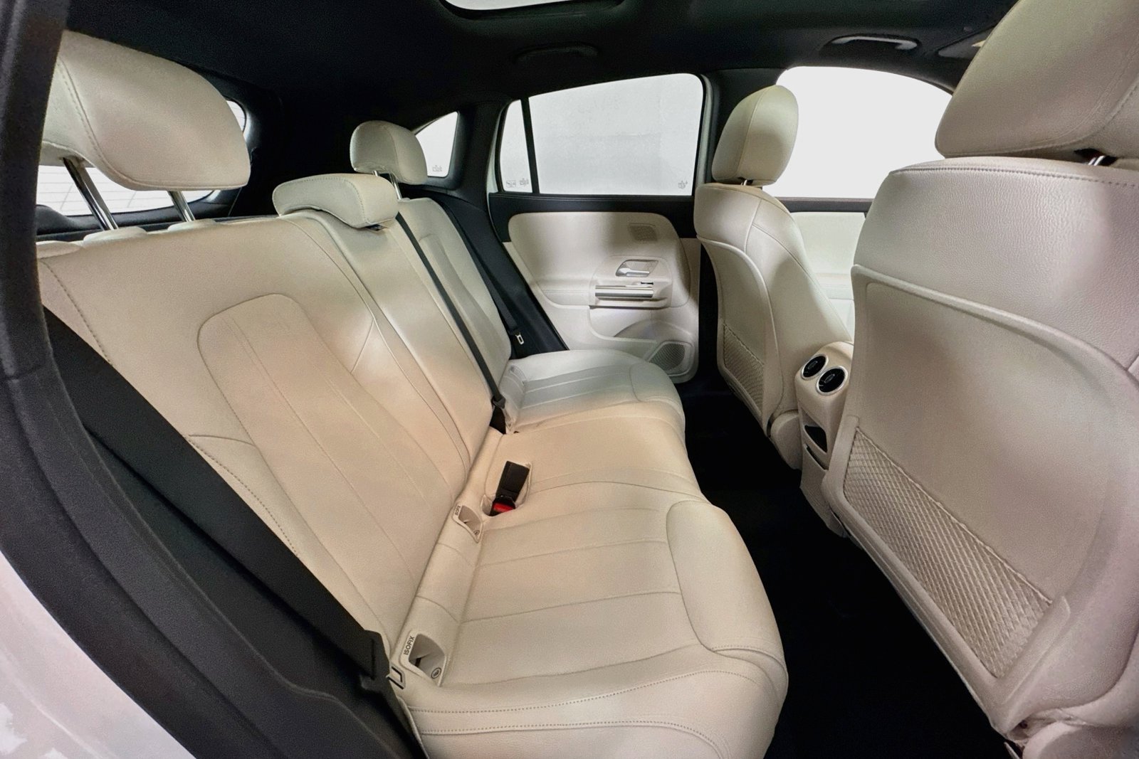 New 2026 Polar White Mercedes-Benz GLA 250 image 25