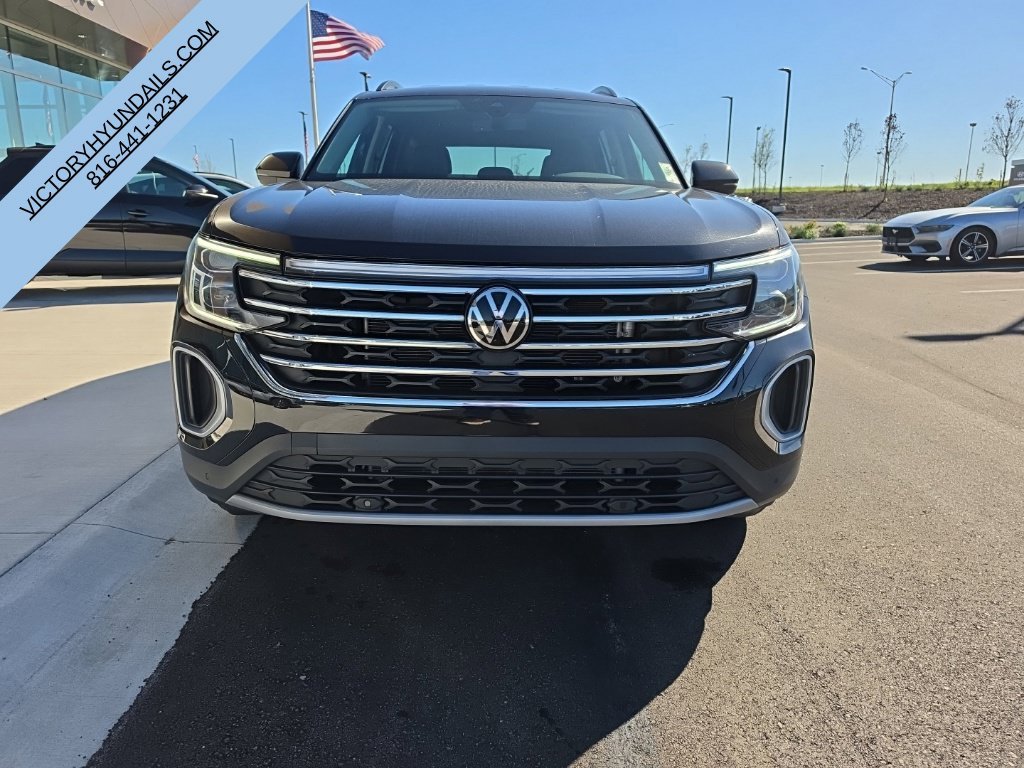 Used 2026  Volkswagen SE w/Technology image 11