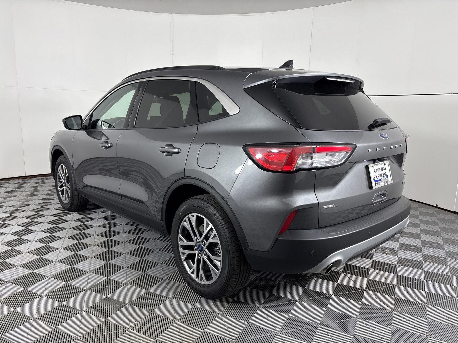 Used 2022 Gray Metallic Ford SEL image 16