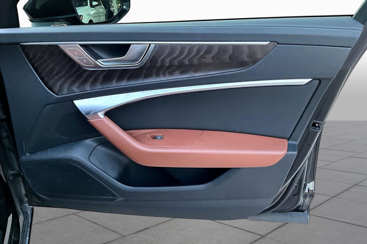 Used 2019 Mythos Black Metallic Audi Premium image 23