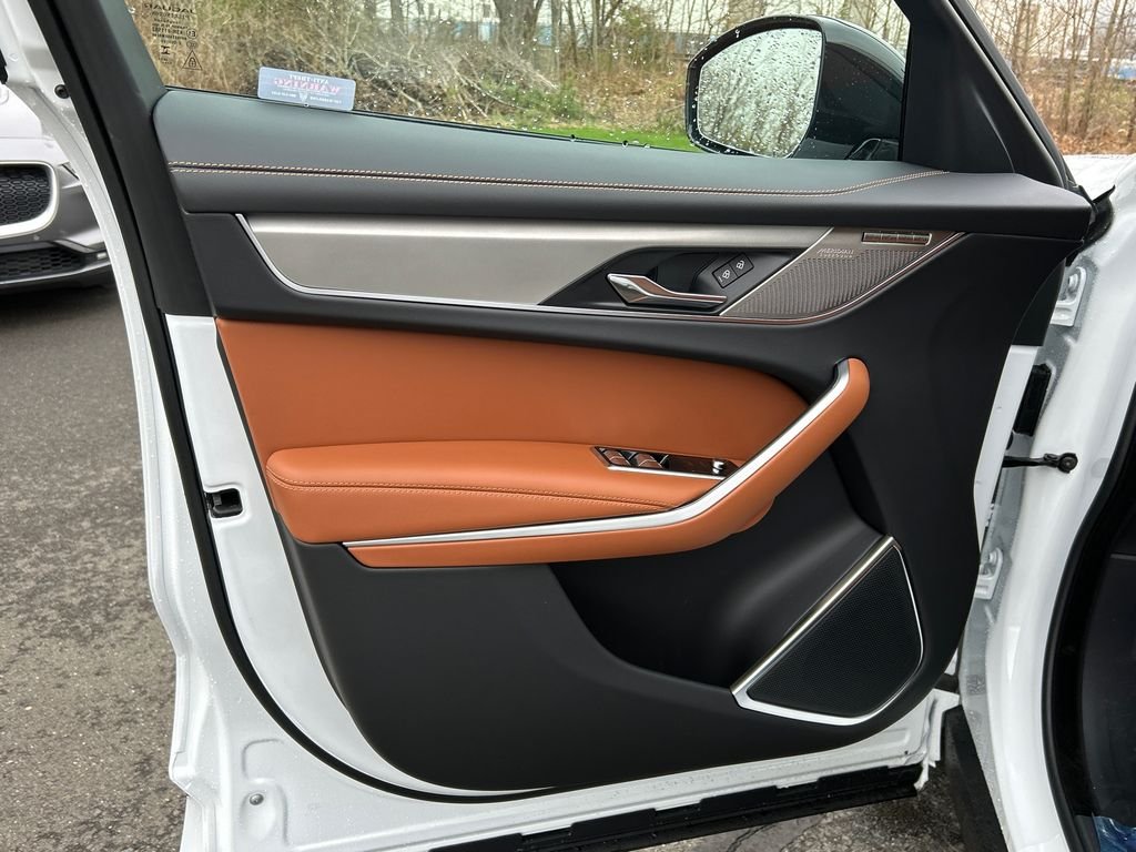 2026 Jaguar F-Pace R-Dynamic S - Photo 9