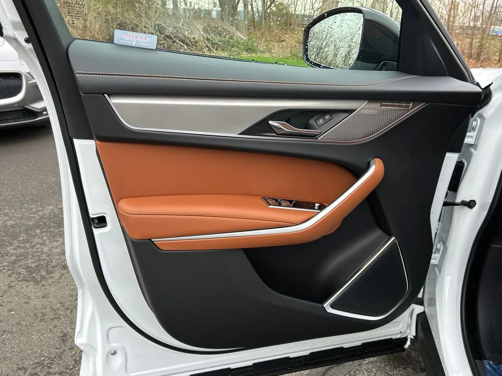 2026 Jaguar F-Pace R-Dynamic S - Photo 9