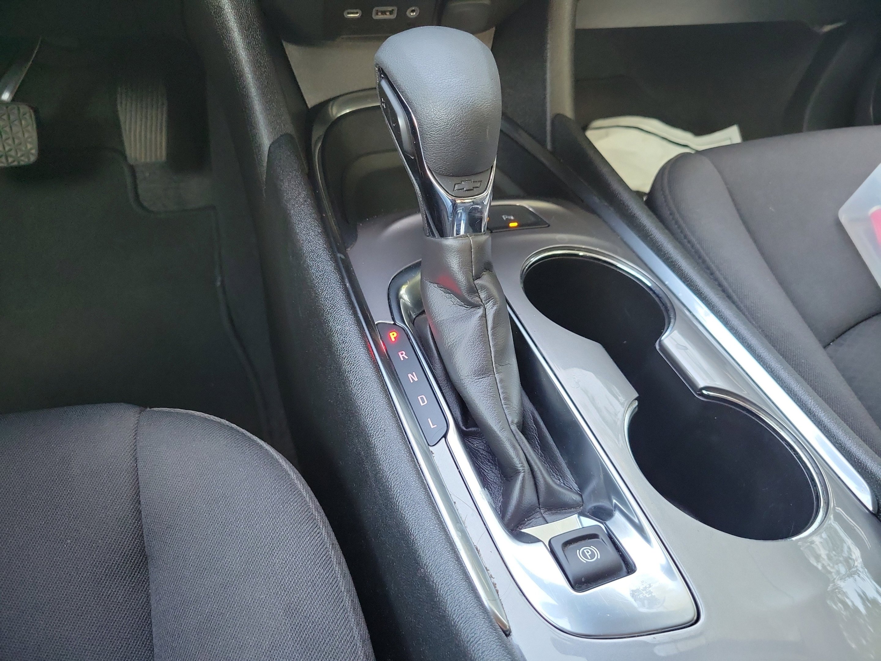 Used 2024 Summit White Chevrolet LT image 20