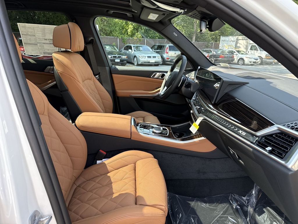 New 2026 White BMW xDrive40i image 25