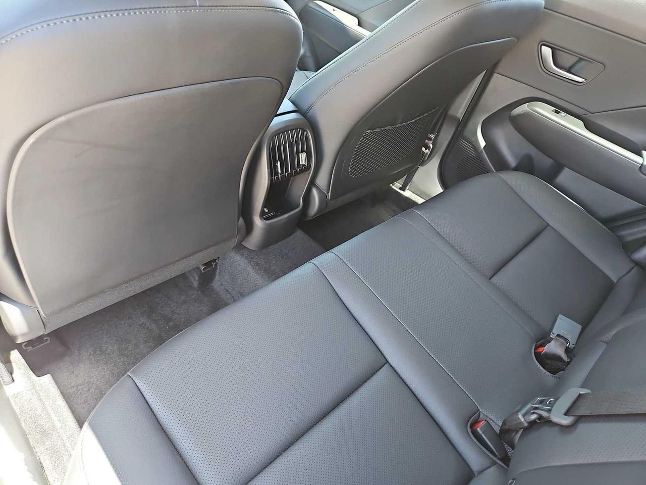 2026 Hyundai Kona Limited - Photo 18