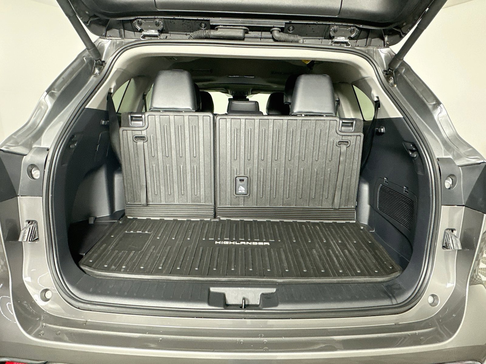 Used 2026 Heavy Metal Toyota XLE image 27