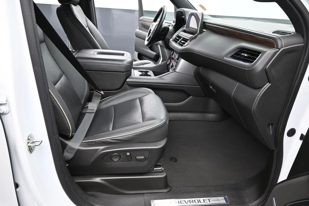 Used 2023 White Chevrolet Premier image 31