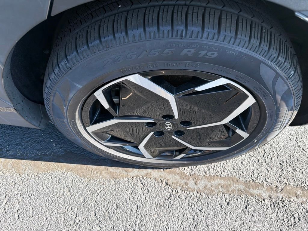 Used 2023 Green Hyundai SEL image 11