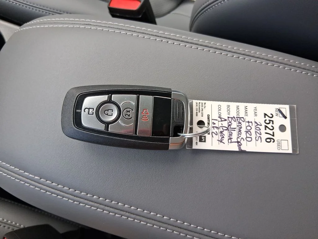 New 2025 Azure Gray Metallic Tri-Coat Ford Badlands® image 27