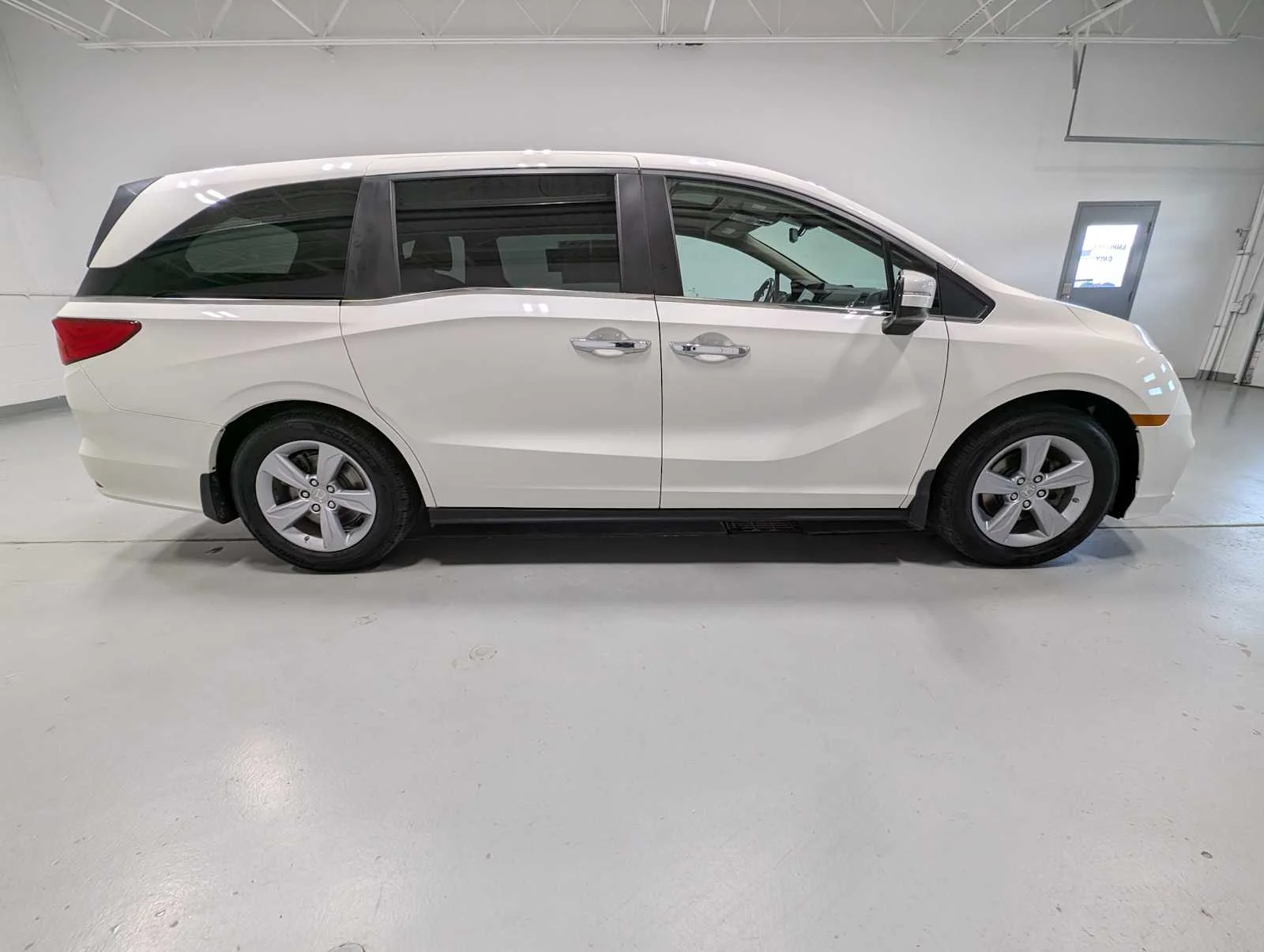 Used 2019 White Diamond Pearl Honda EX-L image 7