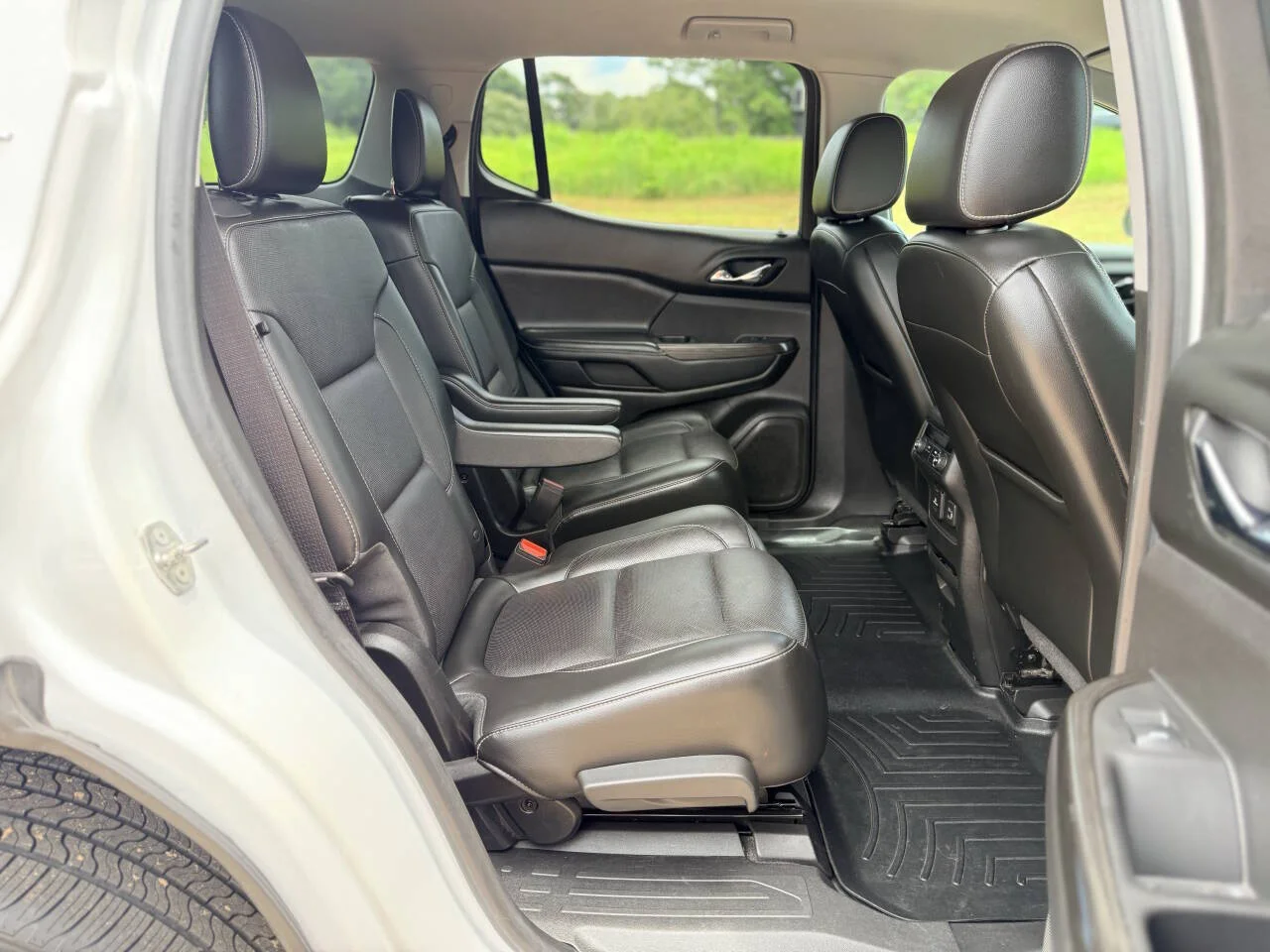 Used 2019 White GMC SLT 1 4dr SUV image 15