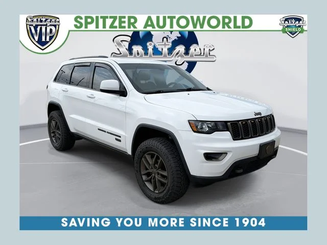Used 2016 White Jeep Laredo image 1