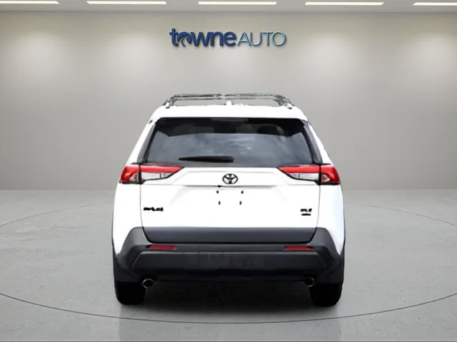 Used 2022 White Toyota XLE image 6