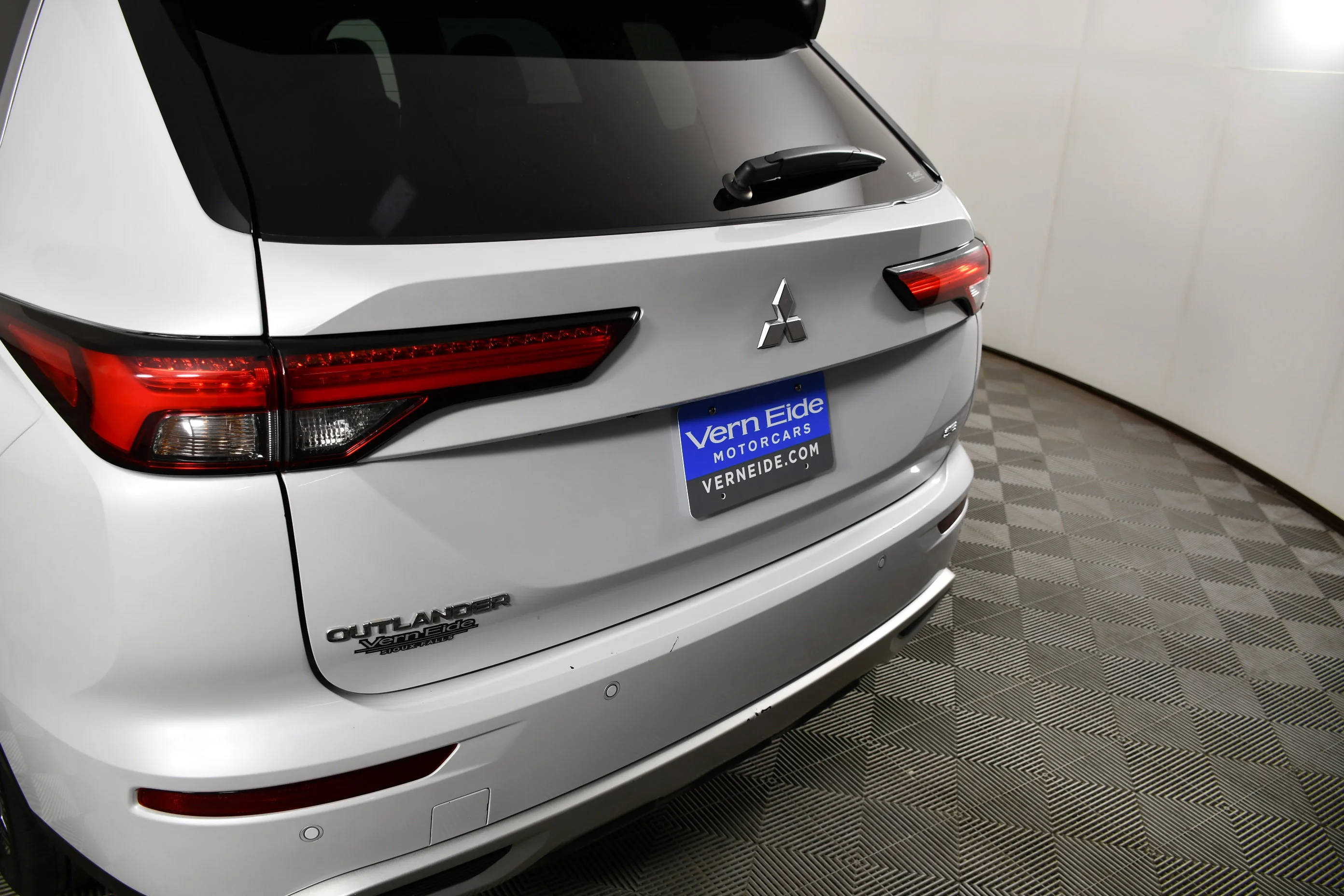 Certified Used 2023 White Diamond Mitsubishi SE image 15
