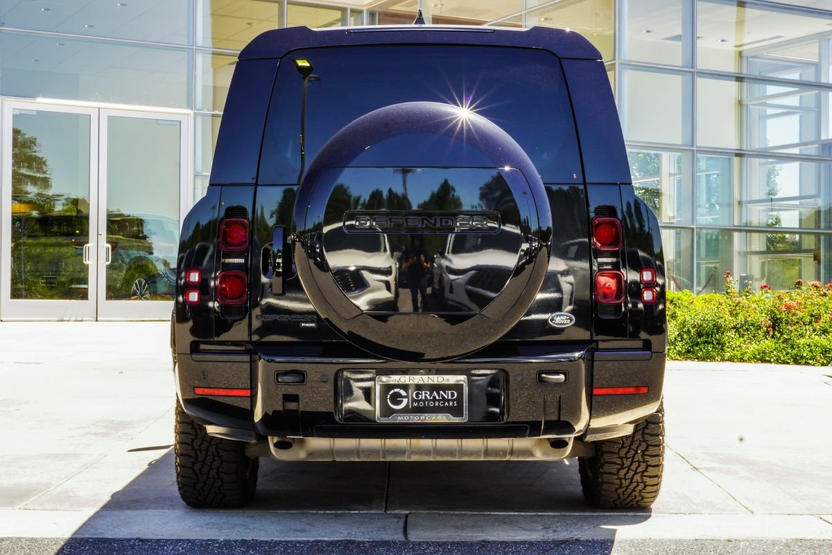Used 2023 Black Land Rover X-Dynamic SE image 10