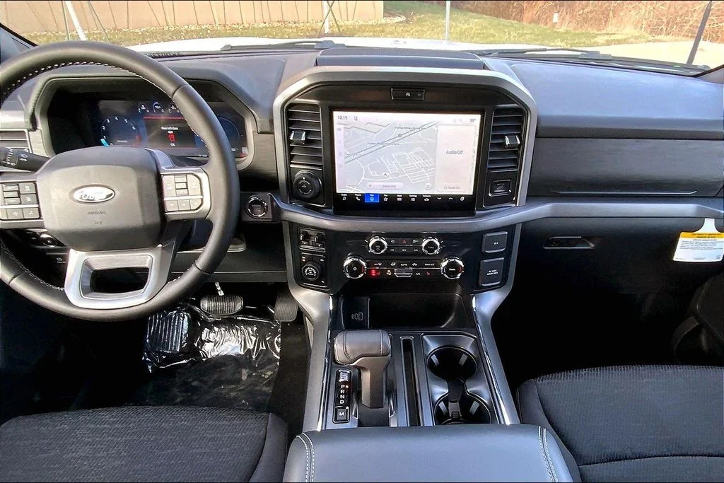 New 2026 Oxford White Ford XLT image 5