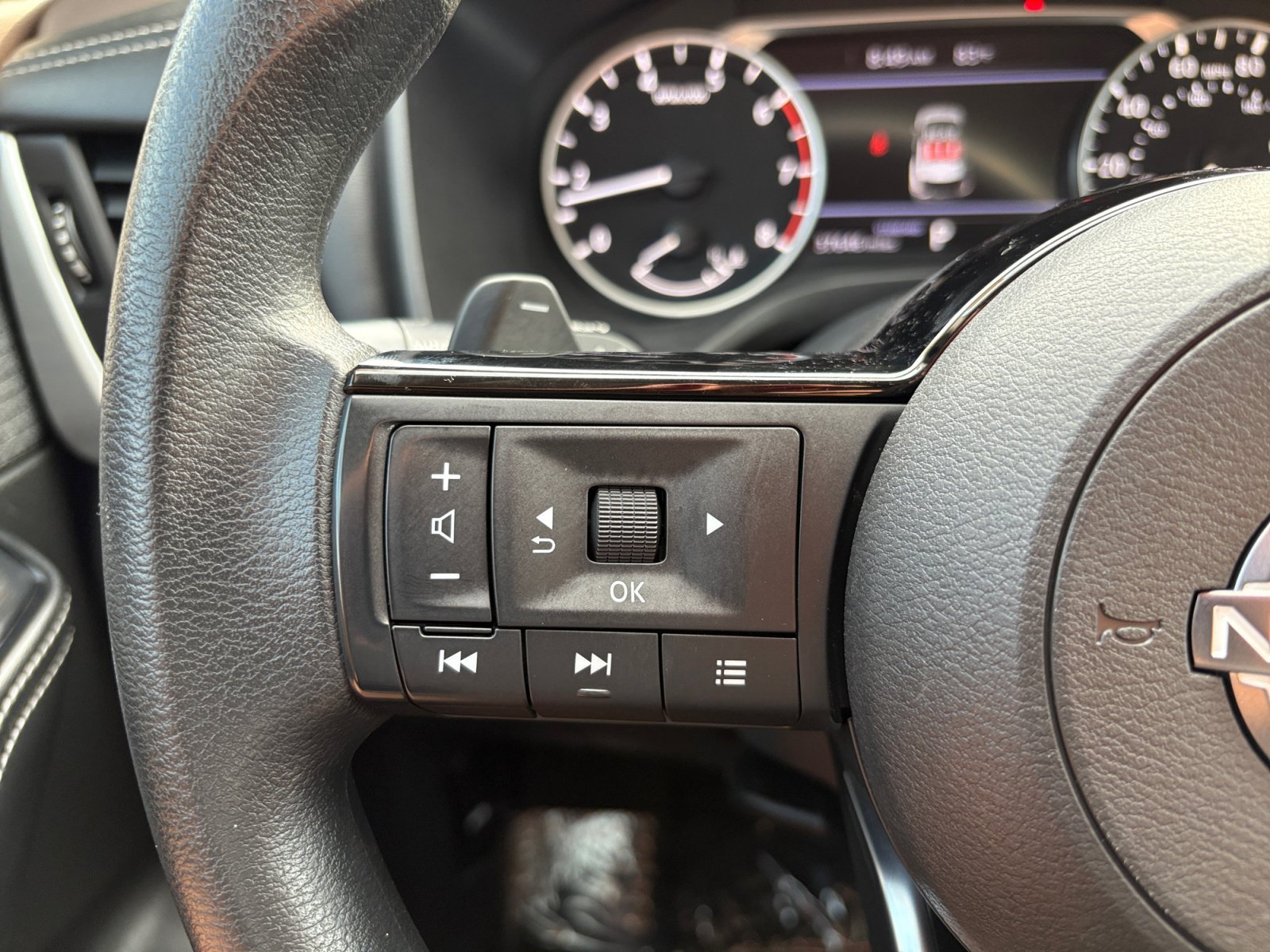 Used 2023 Pearl White Tricoat Nissan SV image 16
