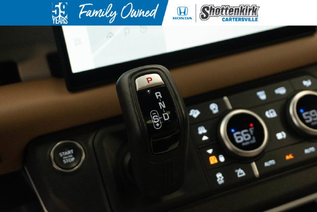 Used 2025  Land Rover S image 22
