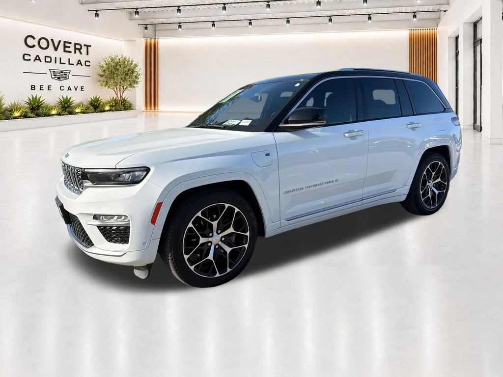 Used 2023 Bright White Clea Jeep Summit Reserve image 4