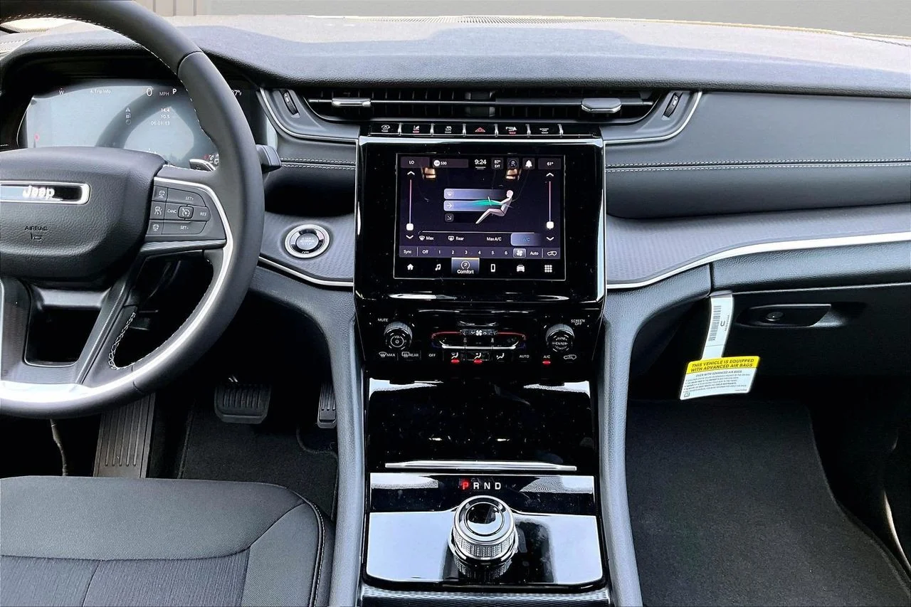 New 2026 Silver Zynith Jeep Laredo image 11