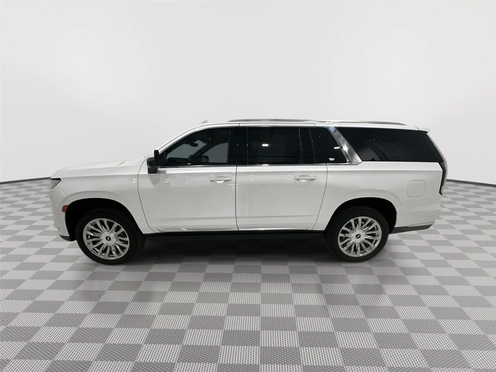 Used 2024 Cadillac Escalade ESV Premium Luxury with VIN 1GYS4LKLXRR147872 for sale in Alexandria, Minnesota