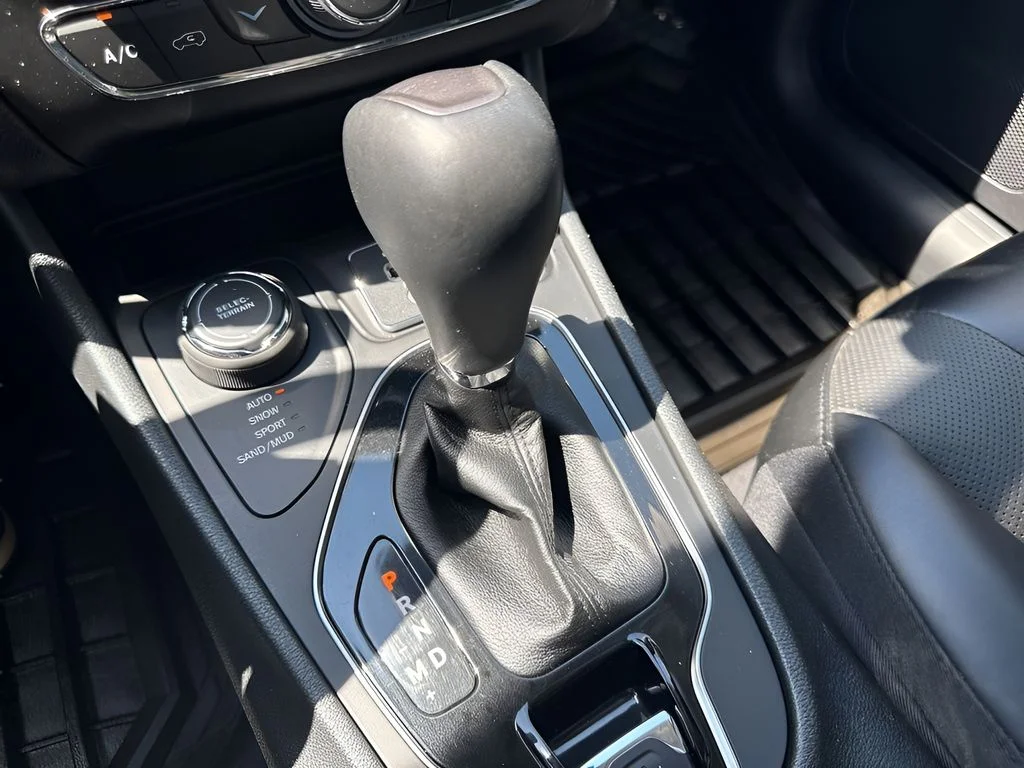 Used 2022 Gray Jeep Limited image 20