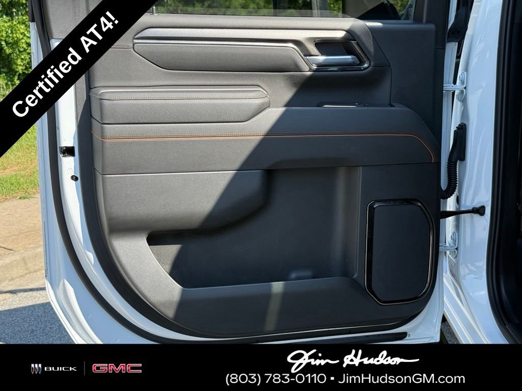 Used 2025 White GMC AT4 image 25