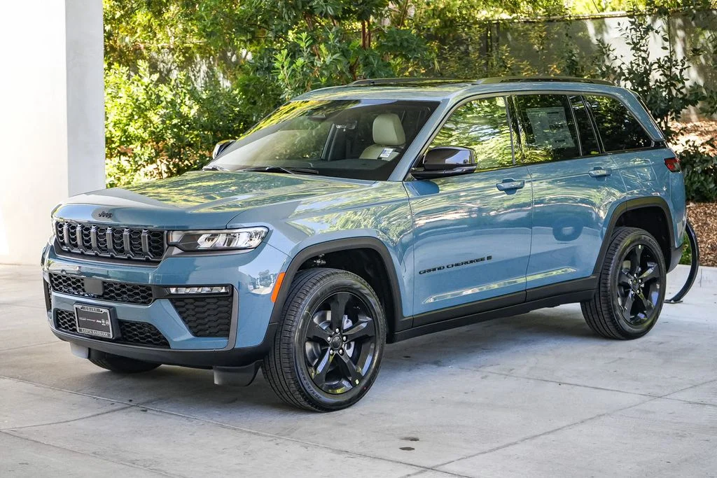 New 2026 Steel Blue Exterior Paint Jeep Limited image 3