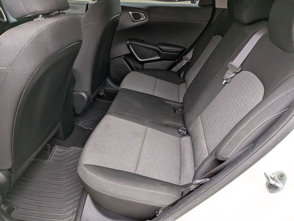 Used 2020 White Kia S image 19