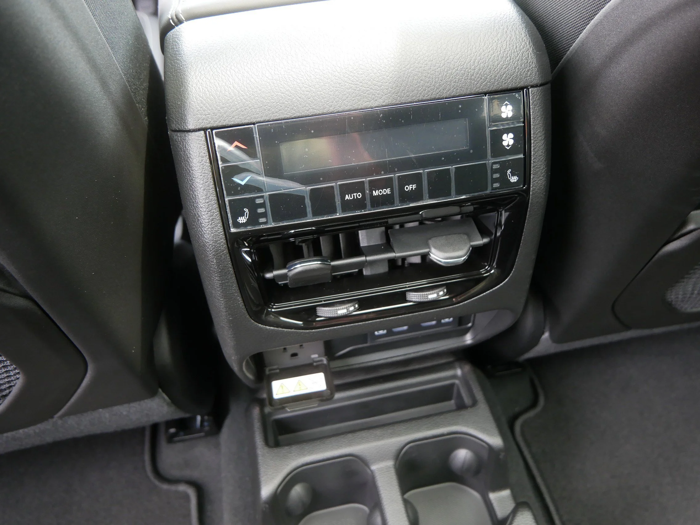 New 2026 Bright White Clear-Coat Exterior Paint Jeep Limited Reserve image 7