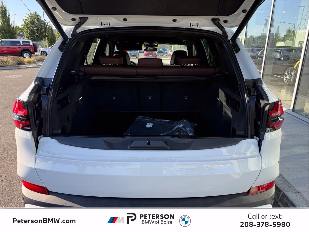 New 2026 White BMW xDrive40i image 9