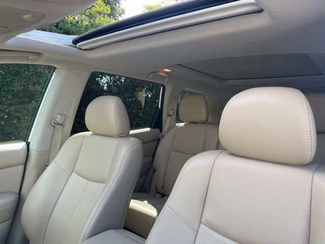 Used 2019 White Nissan Platinum image 14