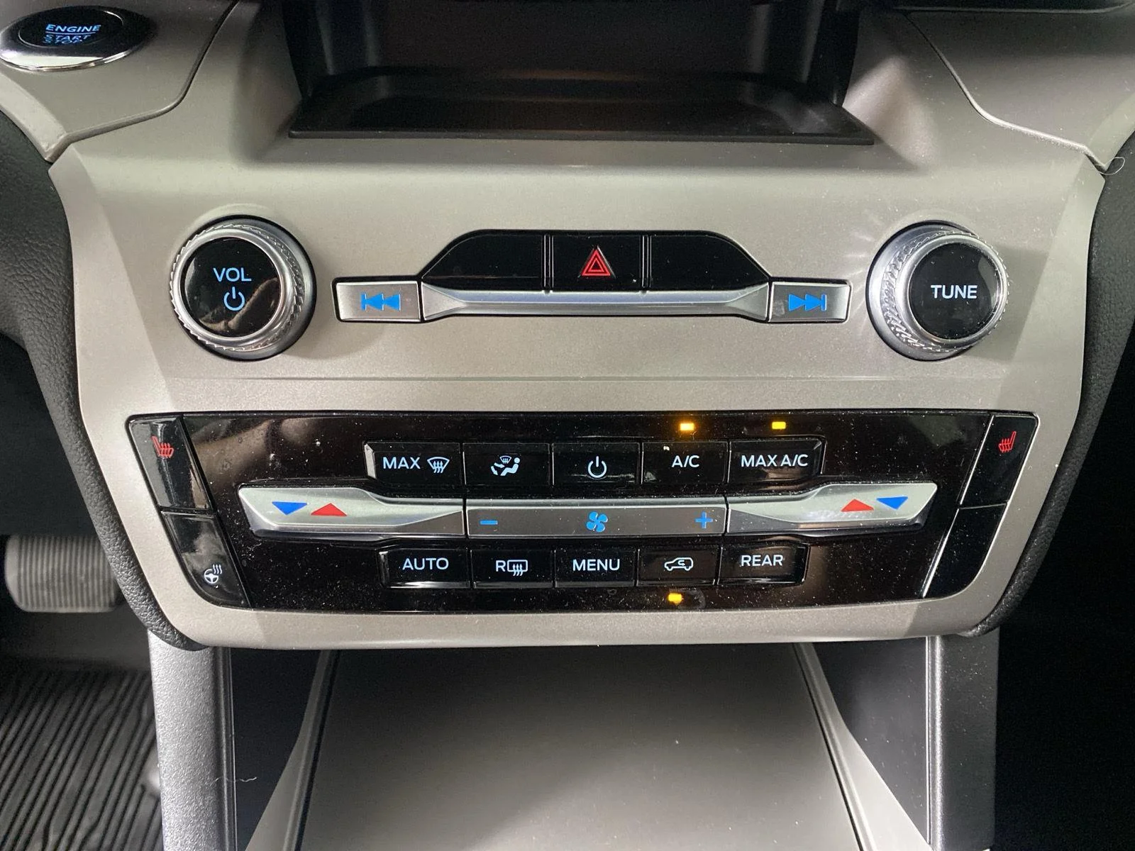 Used 2023 Iconic Silver Ford XLT image 22