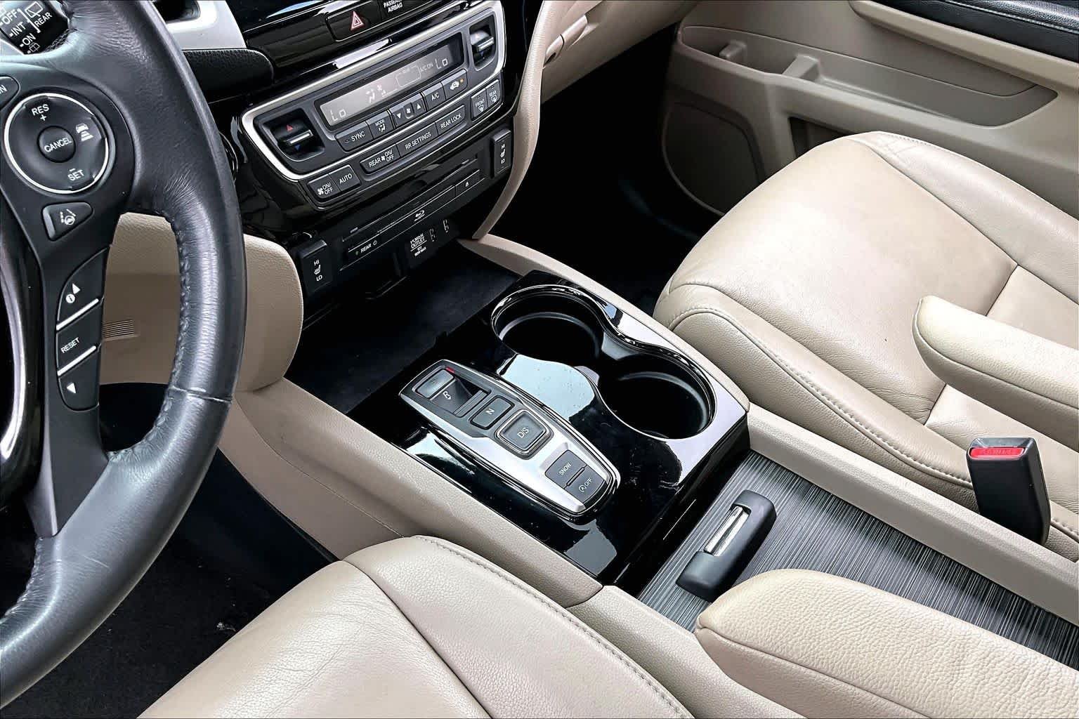 Used 2016 White Diamond Pearl Honda Touring image 17