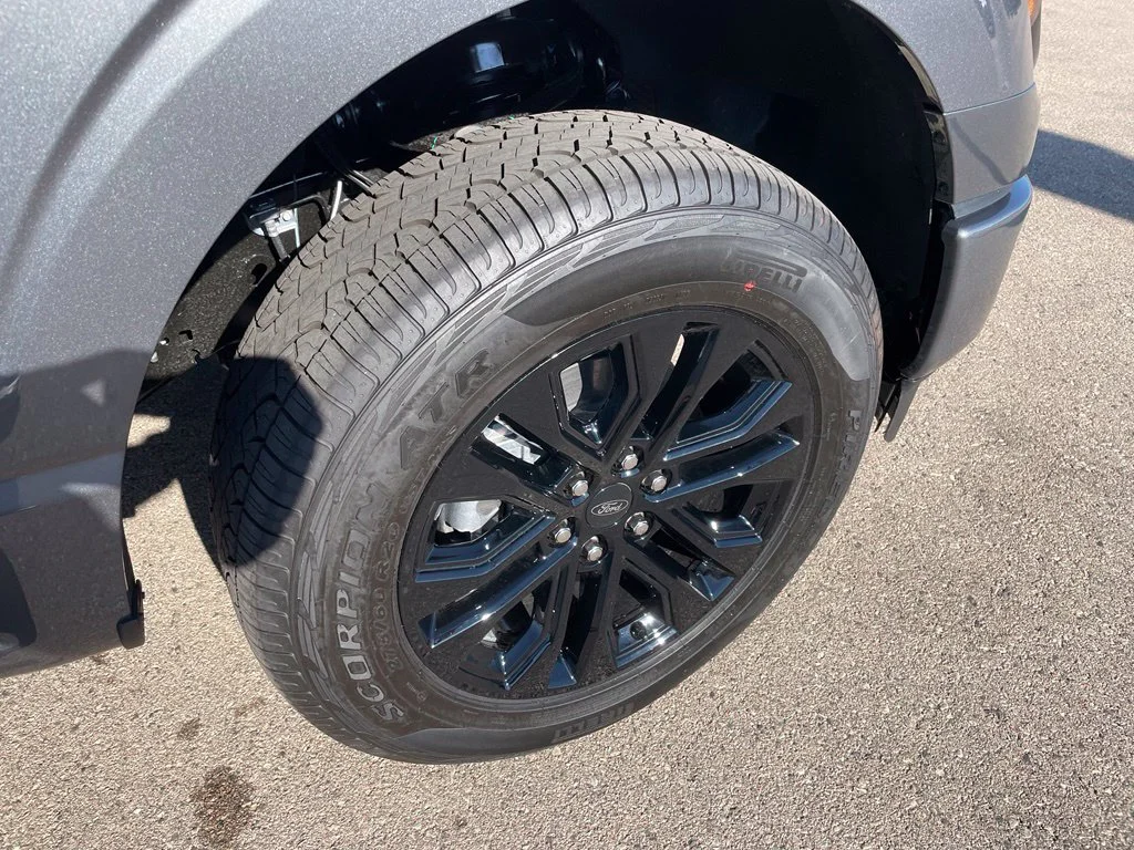 New 2026 Carbonized Gray Metallic Ford XLT image 4