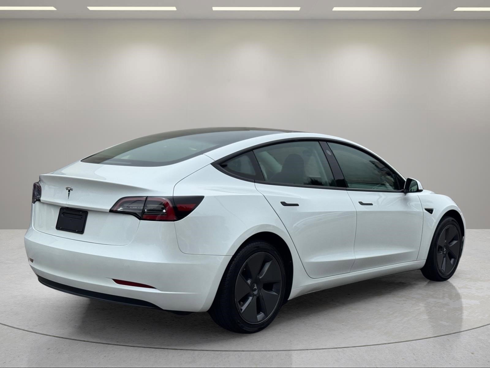 Used 2023  Tesla Base image 5