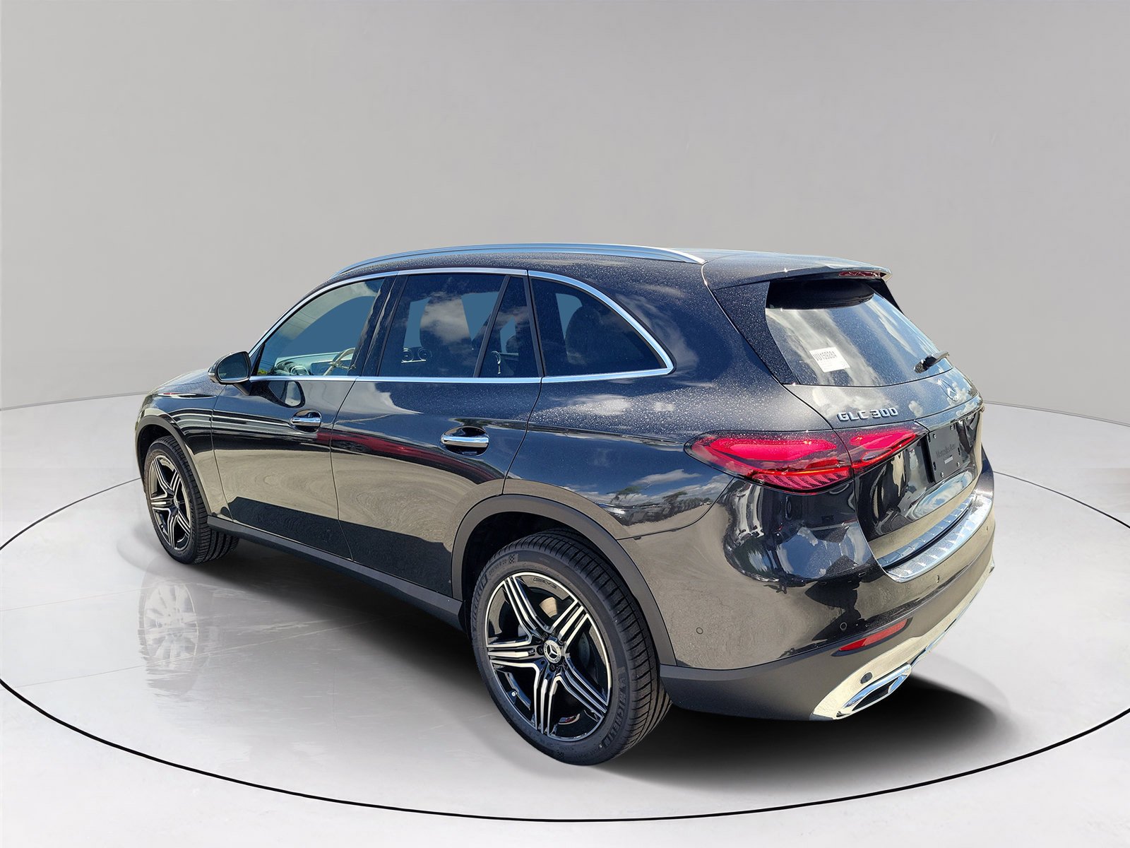 New 2027 Graphite Grey Metallic Mercedes-Benz GLC 300 image 31